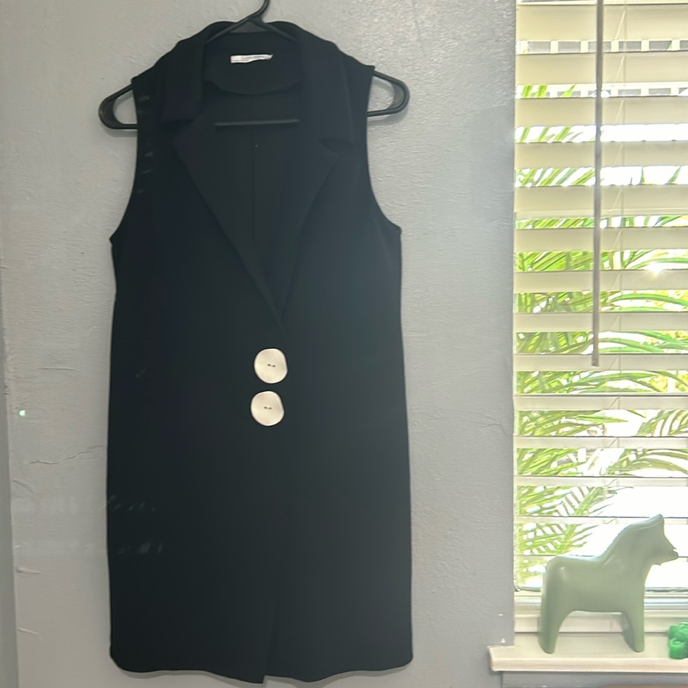 Zara sleeveless black midi woven material.  Size S